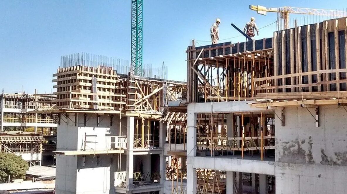 Permisos de obra: Dónde se concentra la nueva construcción en CABA y qué barrios ganan protagonismo. Tejido en InformeConstrucción