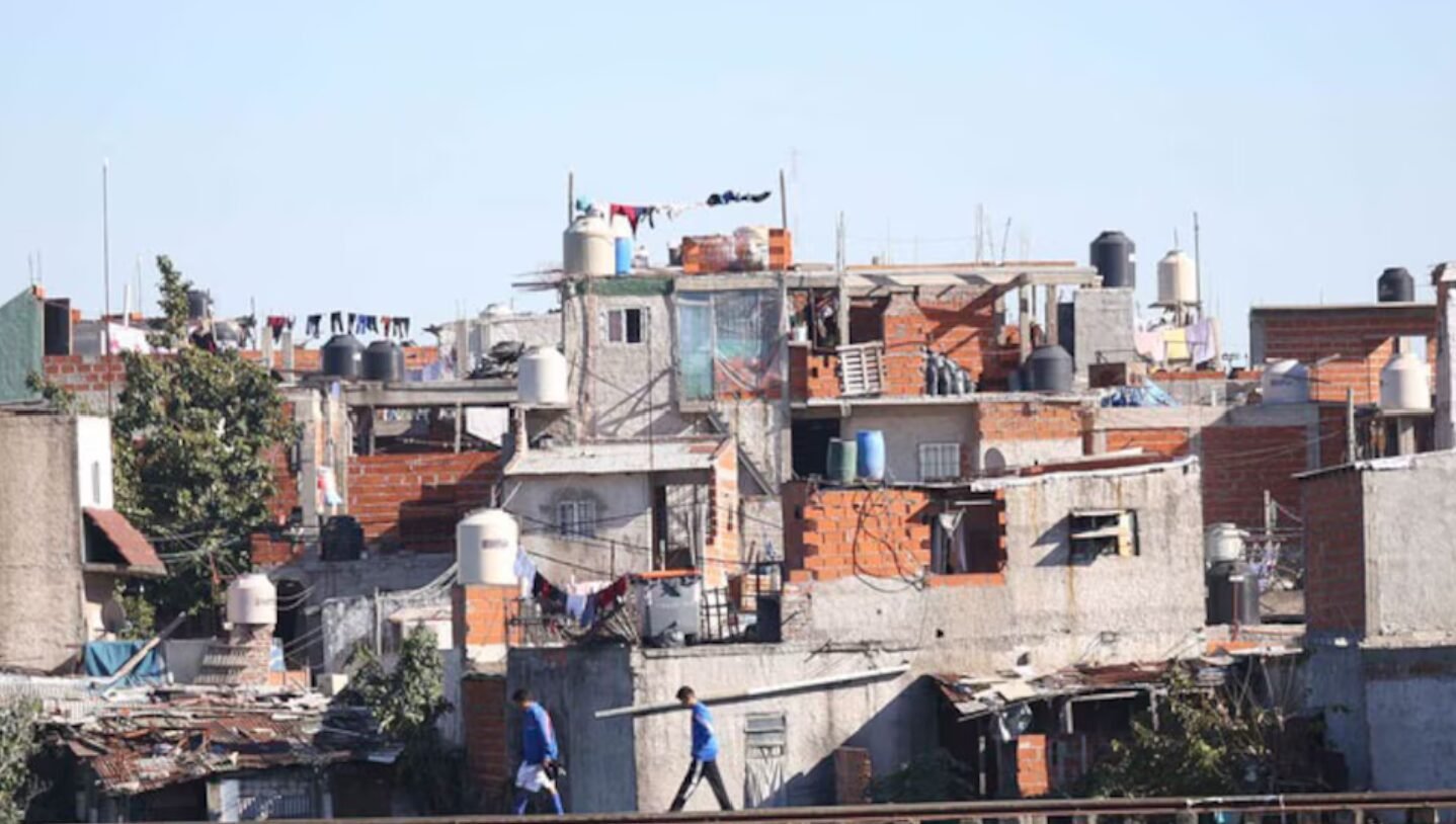 Los barrios populares se expandieron 57 km2 en la última década y juntos ya son más grandes que ciudades como Rosario. Tejido en Infobae